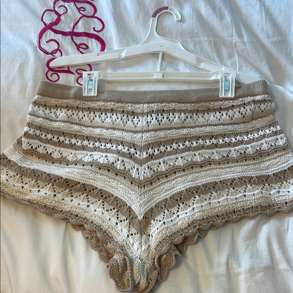 Divided Women's Knit Shorts - Beige and White